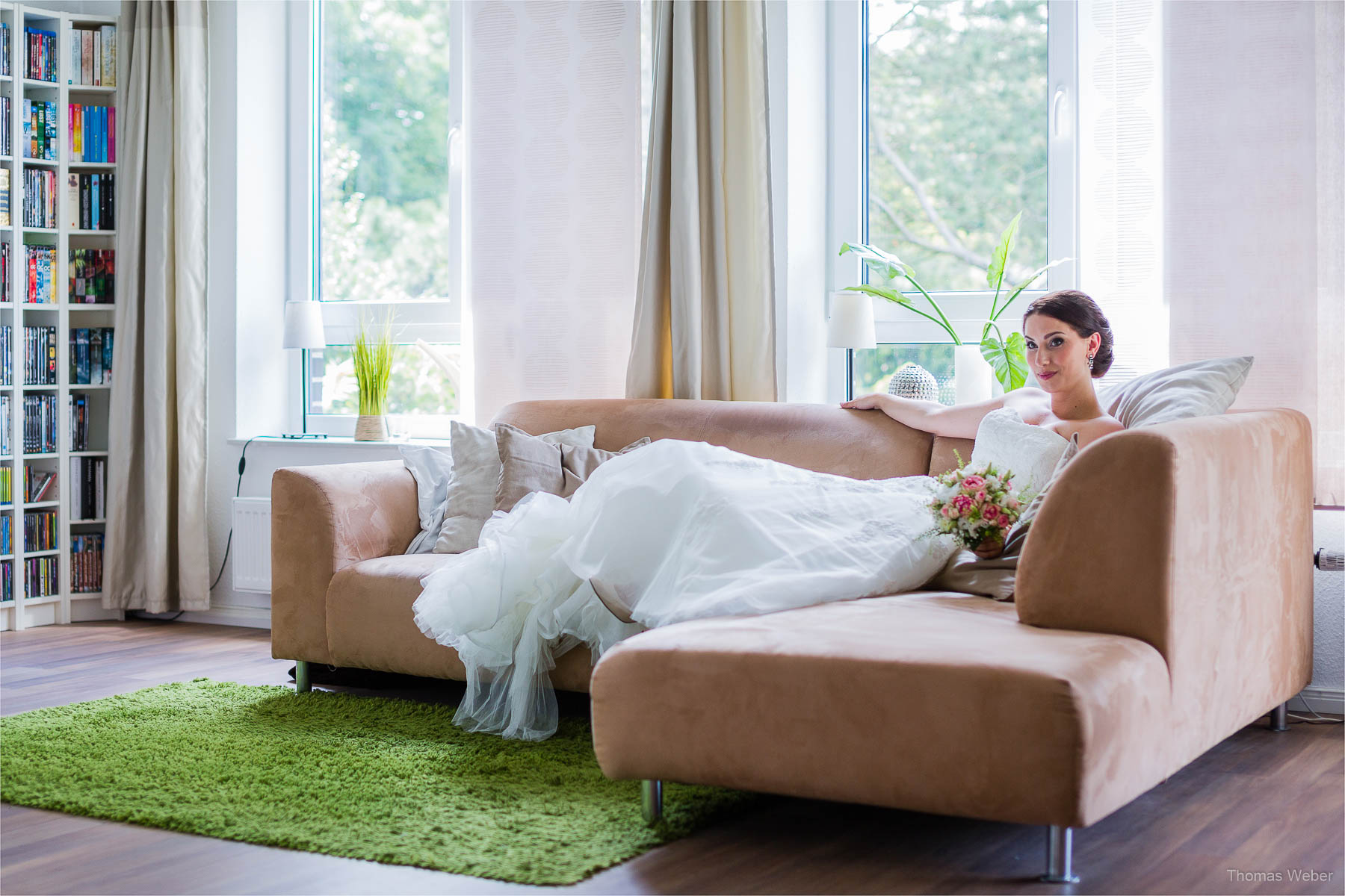 Vorbereitungen der Braut zur Hochzeit auf dem Gut Horn in Gristede, Hochzeitsfotograf Oldenburg, Thomas Weber