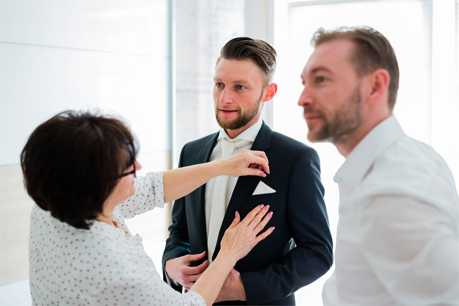 Ankleide vor der Hochzeit in Cloppenburg, Hochzeitsfotograf Oldenburg, Thomas Weber