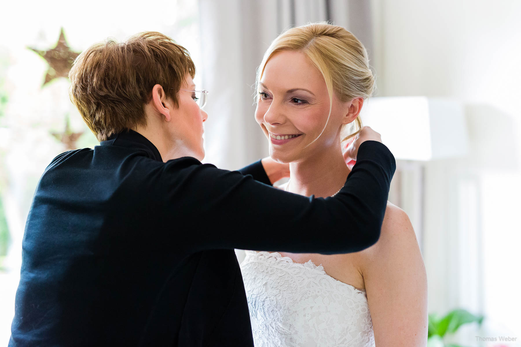 Getting Ready der Braut für die Hochzeit im Standesamt am Pferdemarkt in Oldenburg, Hochzeitsfotograf Oldenburg Thomas Weber