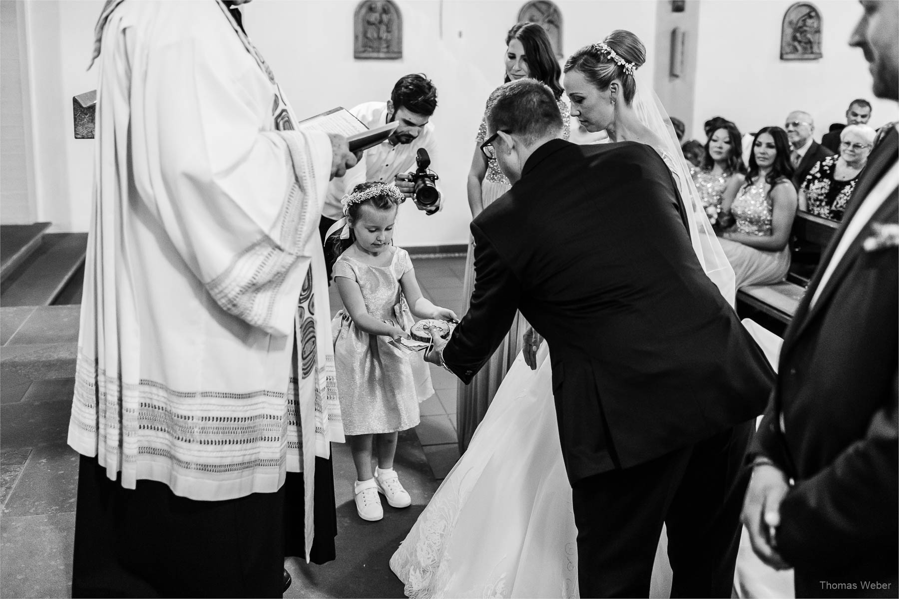 Kirchliche Hochzeit in Rastede und Hochzeitsfeier in der Scheune St. Georg Rastede, Hochzeitsfotograf Thomas Weber aus Oldenburg