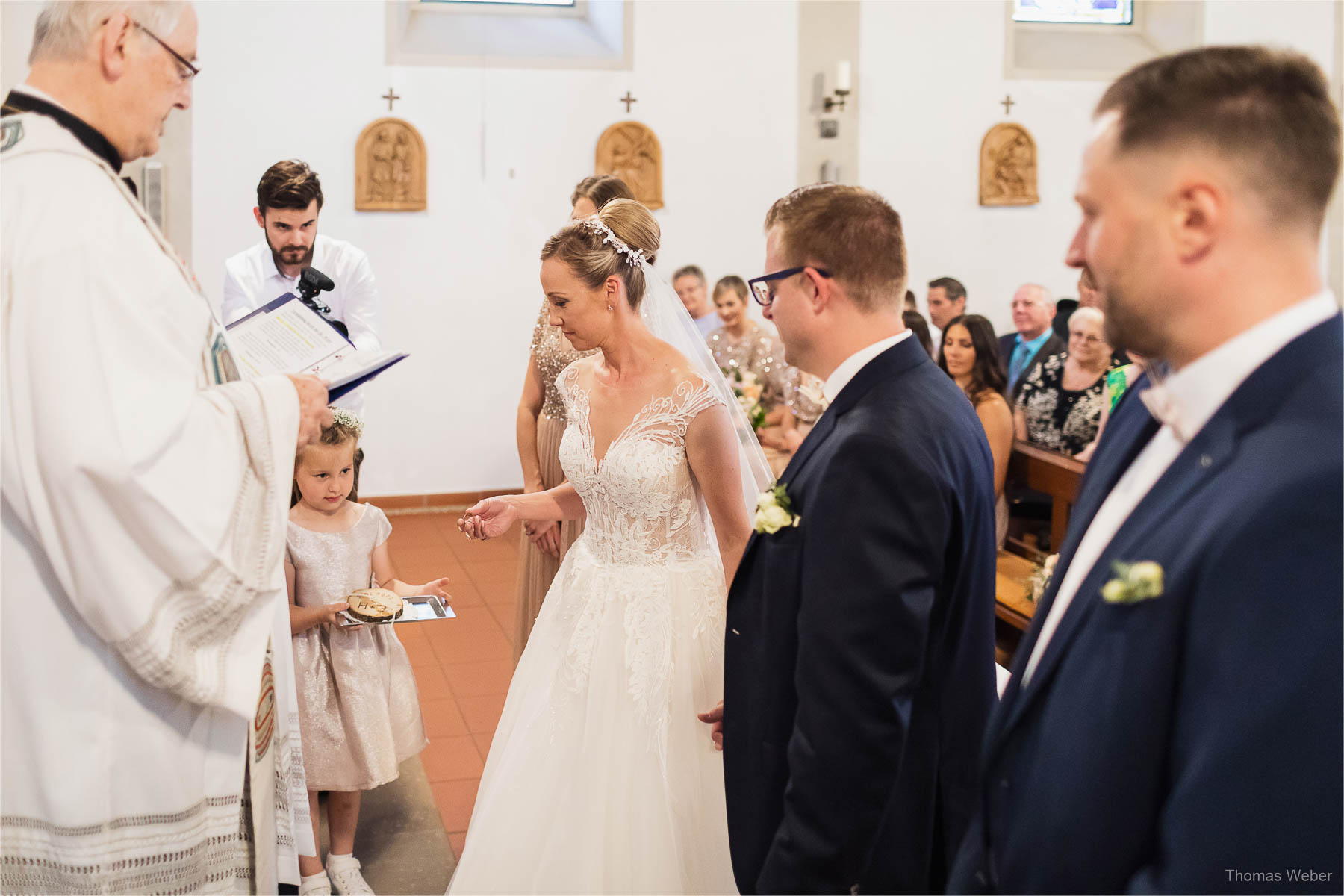 Kirchliche Hochzeit in Rastede und Hochzeitsfeier in der Scheune St. Georg Rastede, Hochzeitsfotograf Thomas Weber aus Oldenburg