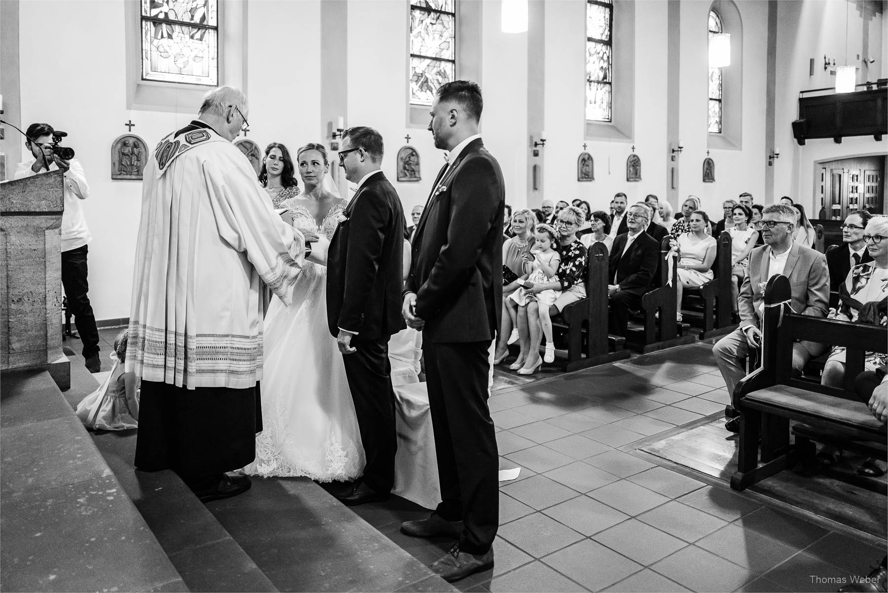 Kirchliche Hochzeit in Rastede und Hochzeitsfeier in der Scheune St. Georg Rastede, Hochzeitsfotograf Thomas Weber aus Oldenburg