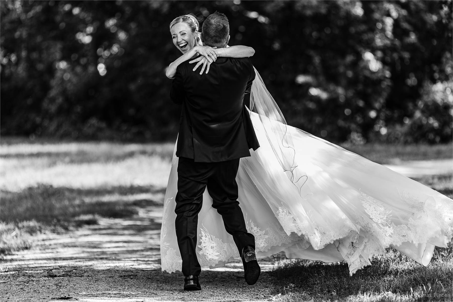 Hochzeitsfotos und Hochzeitsporträts des Hochzeitspaares, Kirchliche Hochzeit in Rastede und Hochzeitsfeier in der Scheune St. Georg Rastede, Hochzeitsfotograf Thomas Weber aus Oldenburg