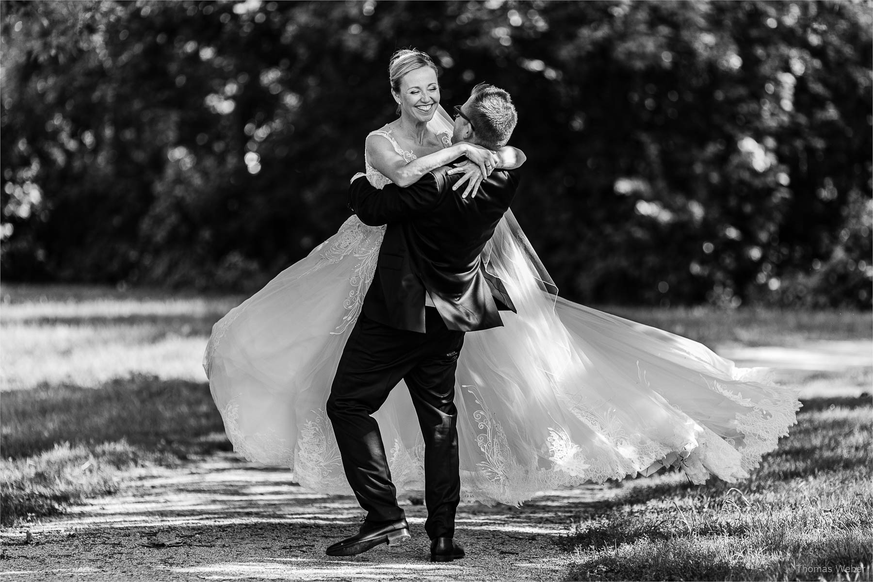 Hochzeitsfotos und Hochzeitsporträts des Hochzeitspaares, Kirchliche Hochzeit in Rastede und Hochzeitsfeier in der Scheune St. Georg Rastede, Hochzeitsfotograf Thomas Weber aus Oldenburg