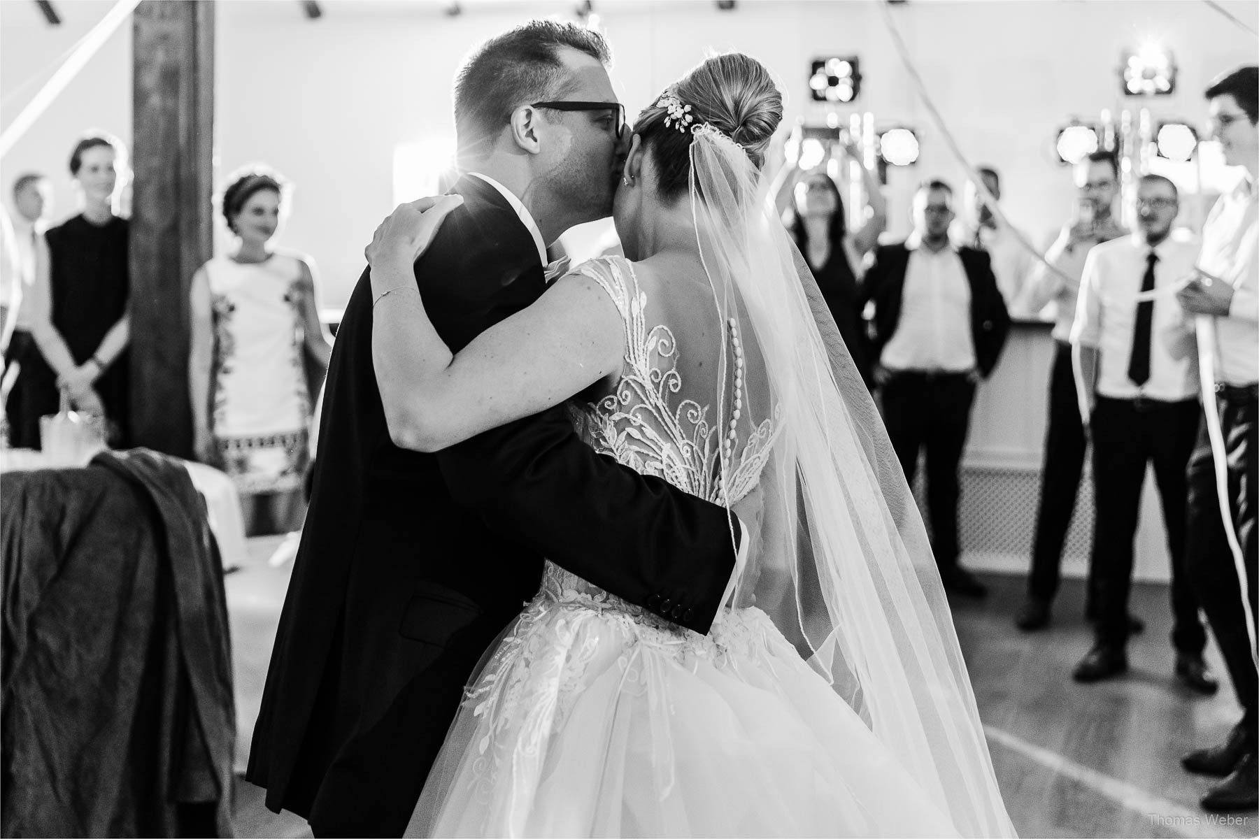 Tanz und Party auf der Hochzeitsfeier, Kirchliche Hochzeit in Rastede und Hochzeitsfeier in der Scheune St. Georg Rastede, Hochzeitsfotograf Thomas Weber aus Oldenburg