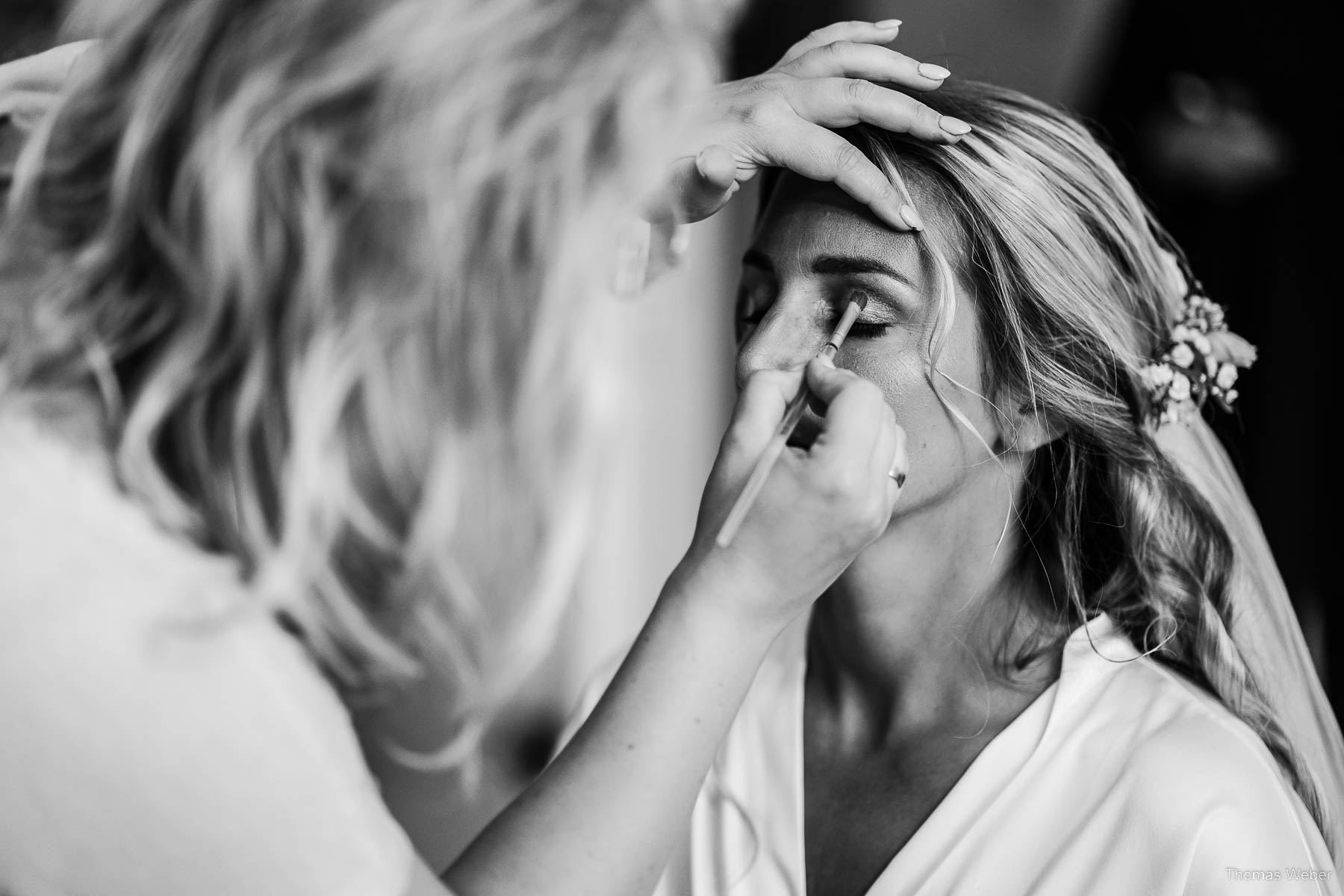 Braut und Brautkleid vor der Hochzeit in Hooksiel, Hochzeitsfotograf Thomas Weber aus Oldenburg