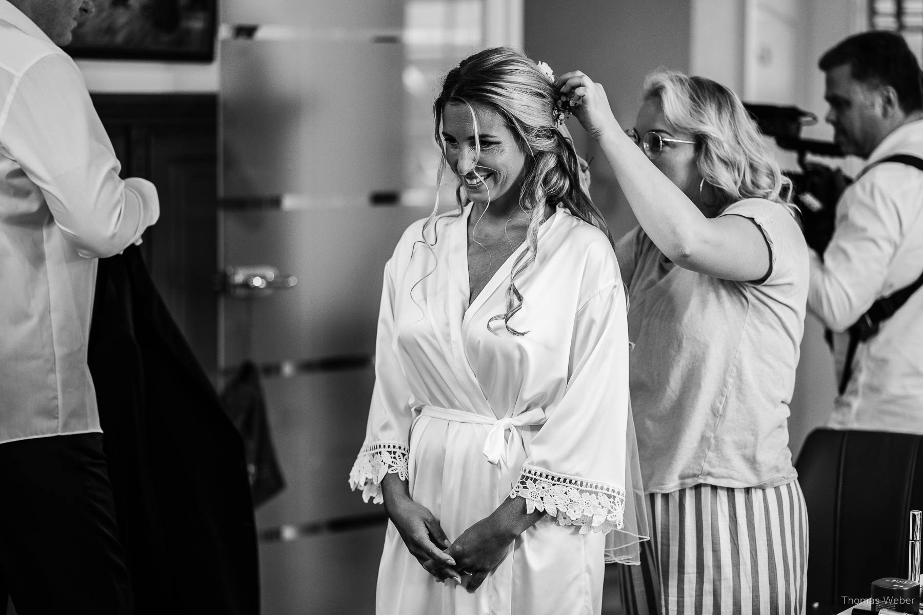 Braut und Brautkleid vor der Hochzeit in Hooksiel, Hochzeitsfotograf Thomas Weber aus Oldenburg