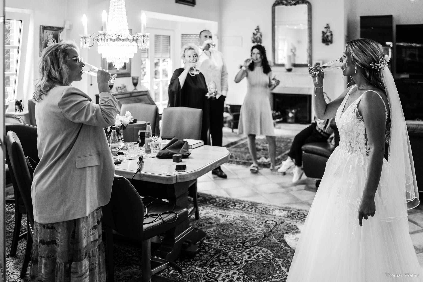 Braut und Brautkleid vor der Hochzeit in Hooksiel, Hochzeitsfotograf Thomas Weber aus Oldenburg