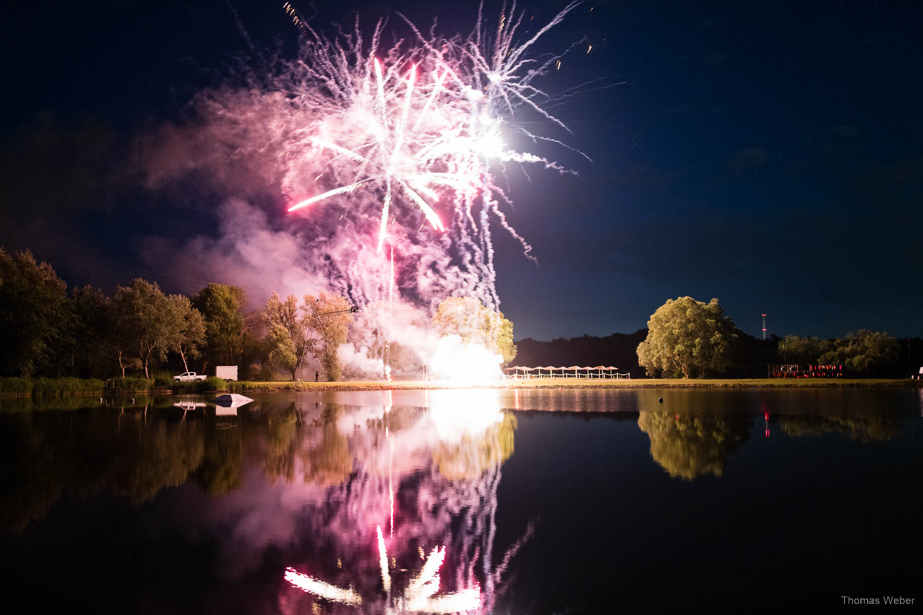Feuerwerk an den Hooksieler Skiterrassen, Hochzeitsfotograf Thomas Weber aus Oldenburg