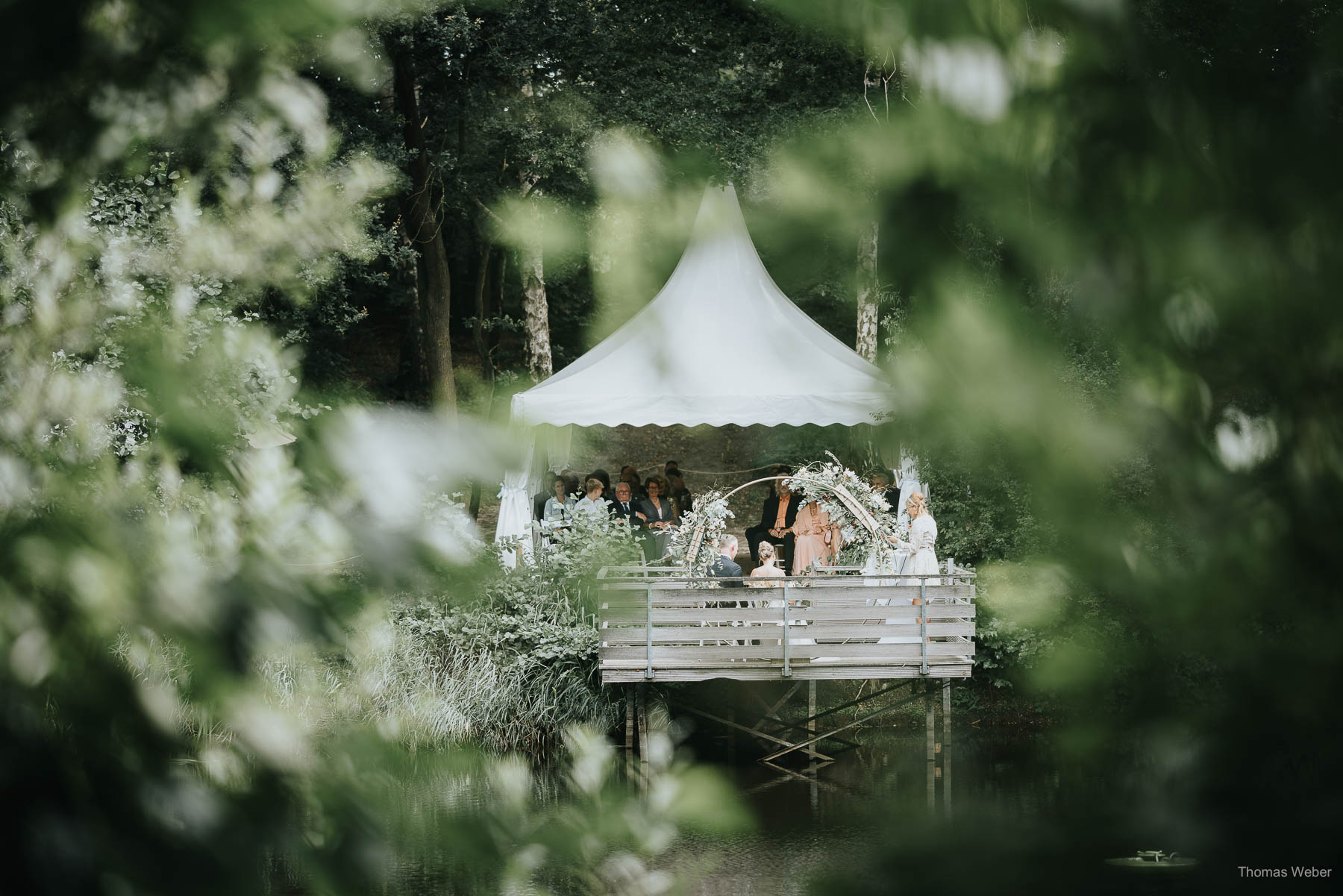 Freie Trauung am Mühlensee am Nordenholzer Hof in Hude, Hochzeitsfotograf Thomas Weber