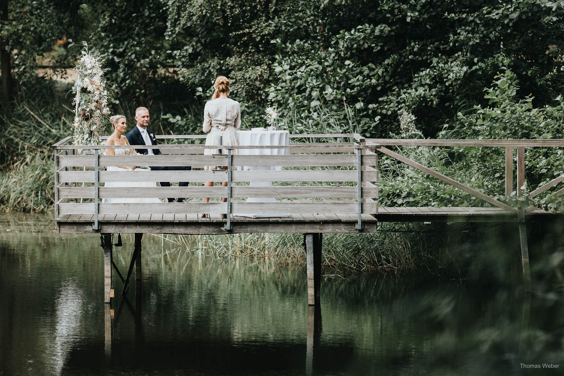 Freie Trauung am Mühlensee am Nordenholzer Hof in Hude, Hochzeitsfotograf Thomas Weber