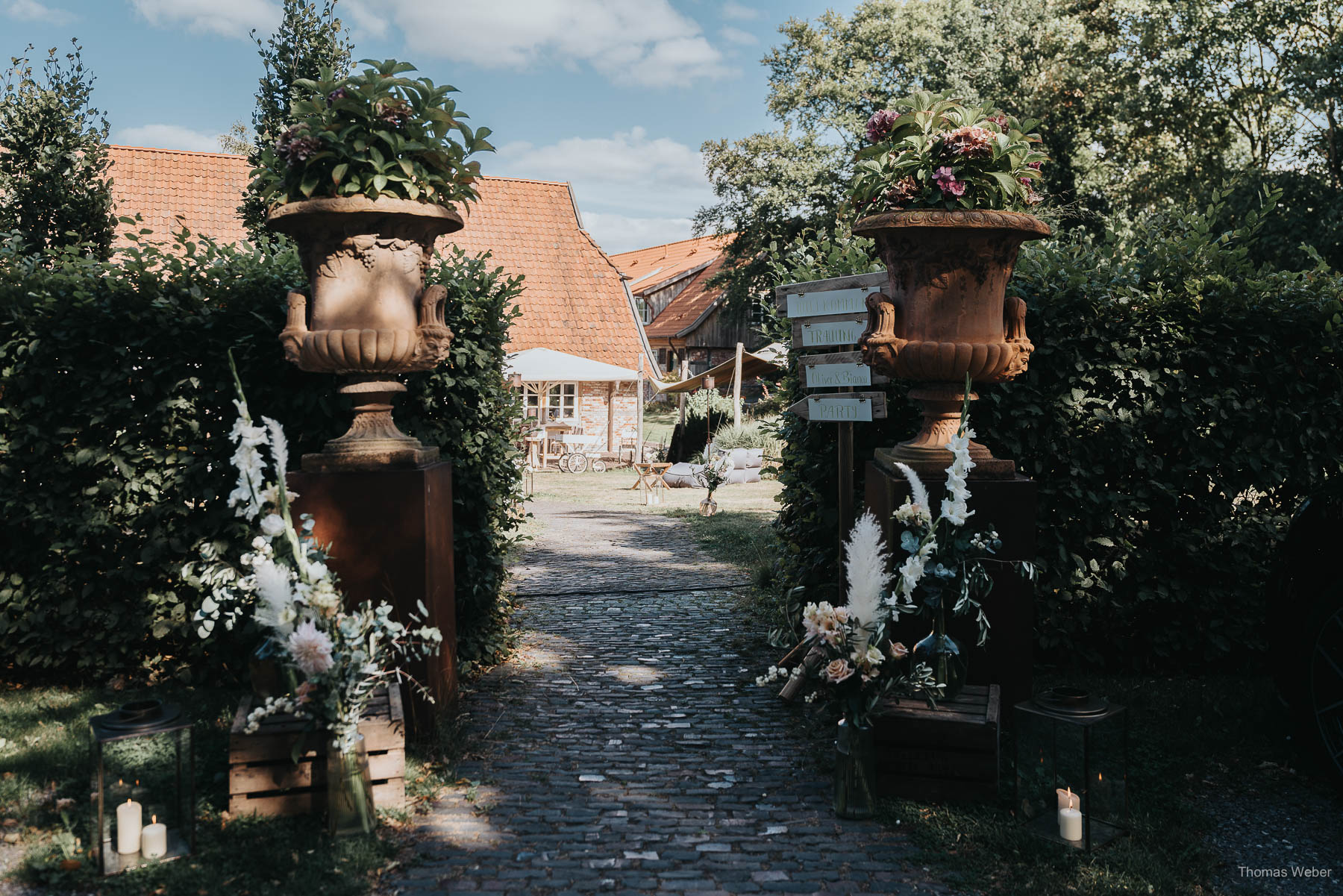 Empfang der Hochzeitsgäste und Hochzeitstorte am Nordenholzer Hof, Hochzeitsfotograf Thomas Weber