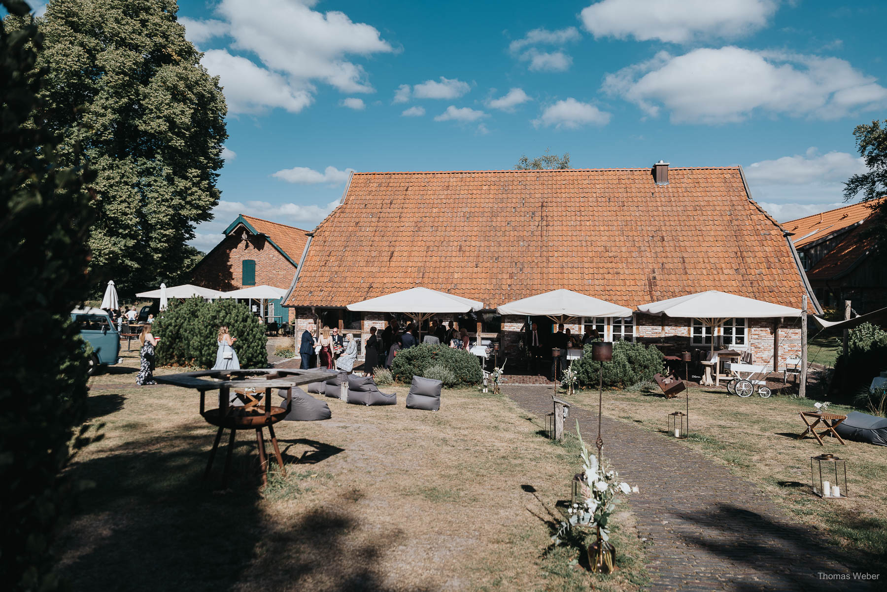 Empfang der Hochzeitsgäste und Hochzeitstorte am Nordenholzer Hof, Hochzeitsfotograf Thomas Weber