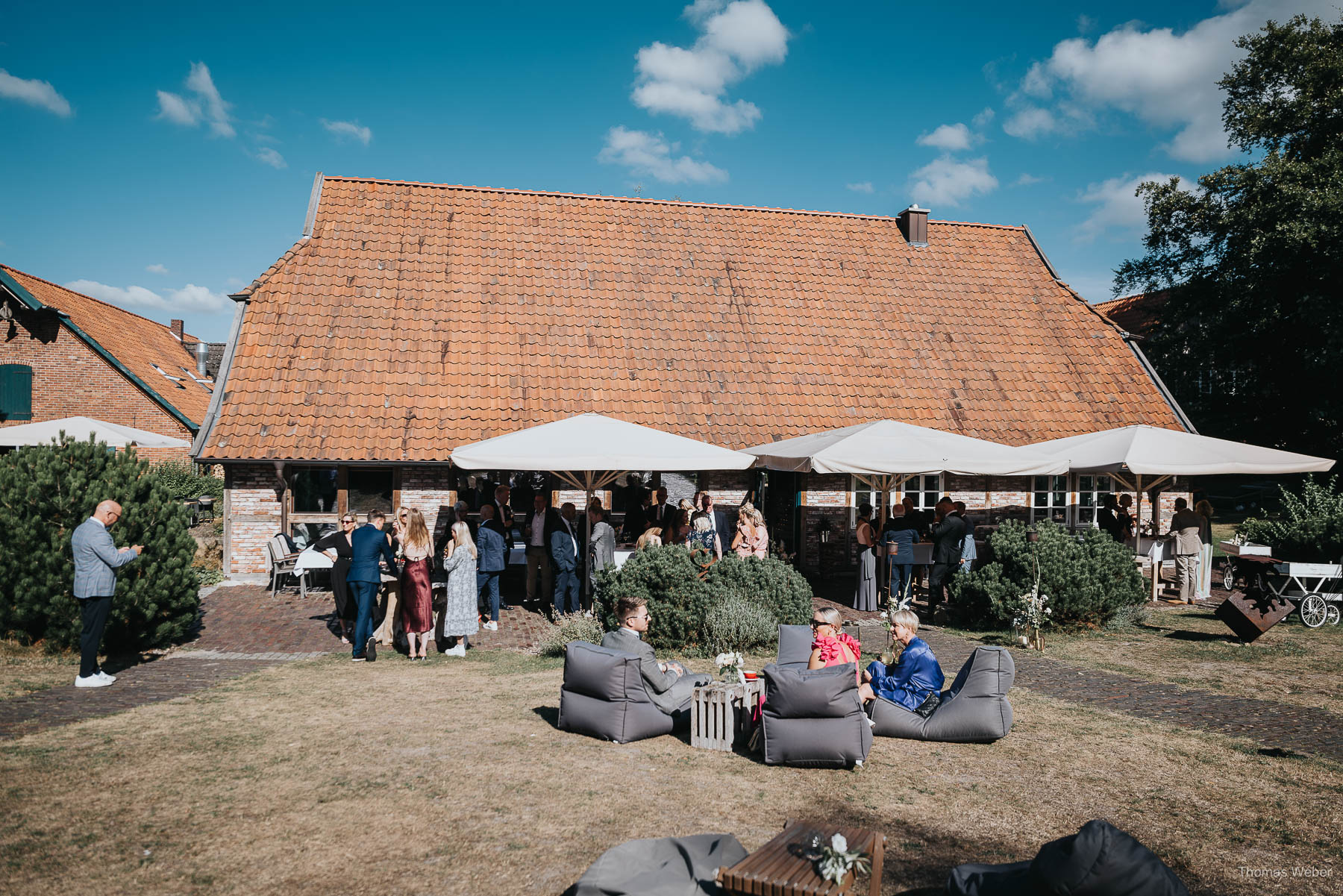 Empfang der Hochzeitsgäste und Hochzeitstorte am Nordenholzer Hof, Hochzeitsfotograf Thomas Weber