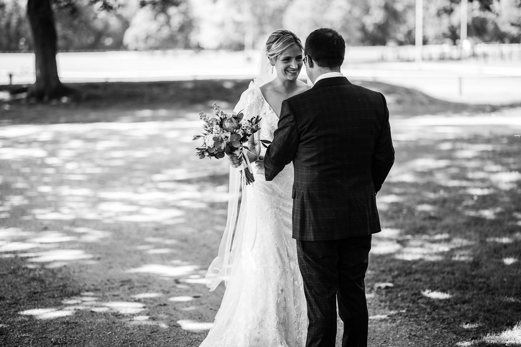 Der First Look als erste Begegnung des Hochzeitspaares in Rastede, Hochzeitsfotograf Thomas Weber