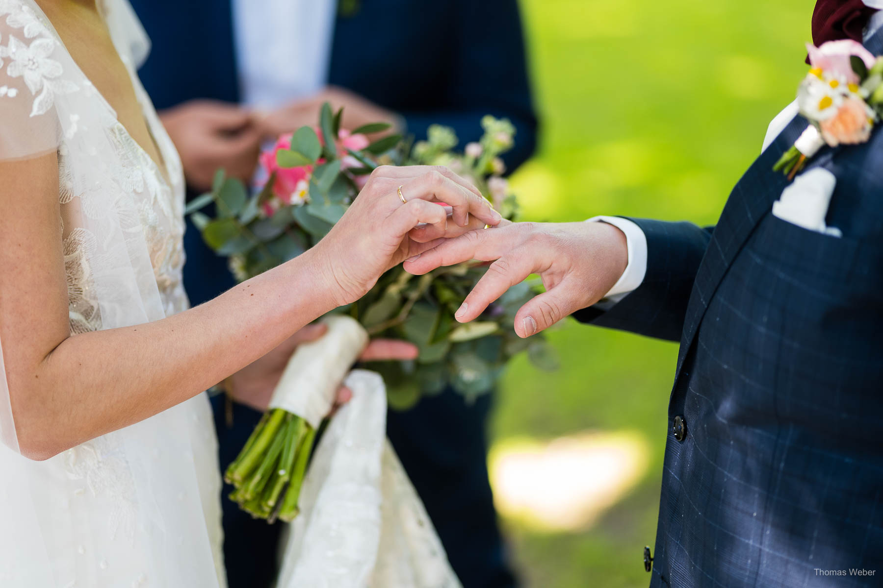 Der First Look als erste Begegnung des Hochzeitspaares in Rastede, Hochzeitsfotograf Thomas Weber