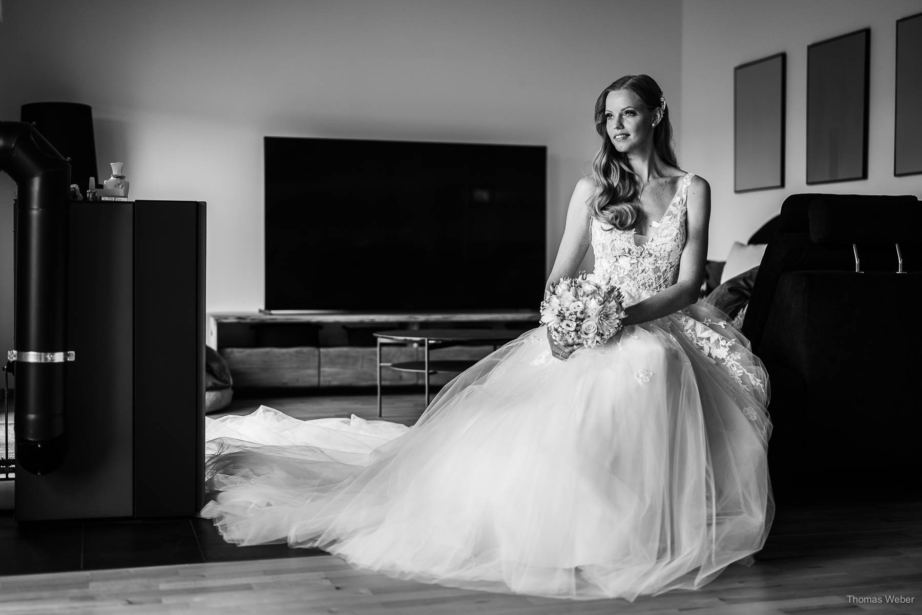 Ankleide der Braut vor der Hochzeit, Hochzeitsfotograf Thomas Weber aus Oldenburg