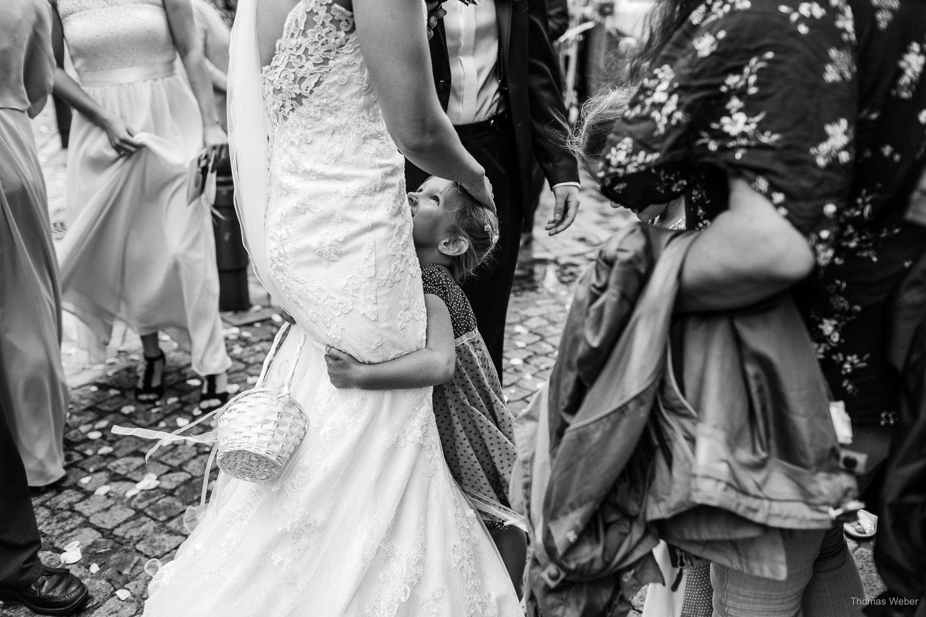Gratulation der Hochzeitsgäste nach der kirchlichen Trauung in Wildeshausen, Hochzeitsfotograf Thomas Weber in Wildeshausen