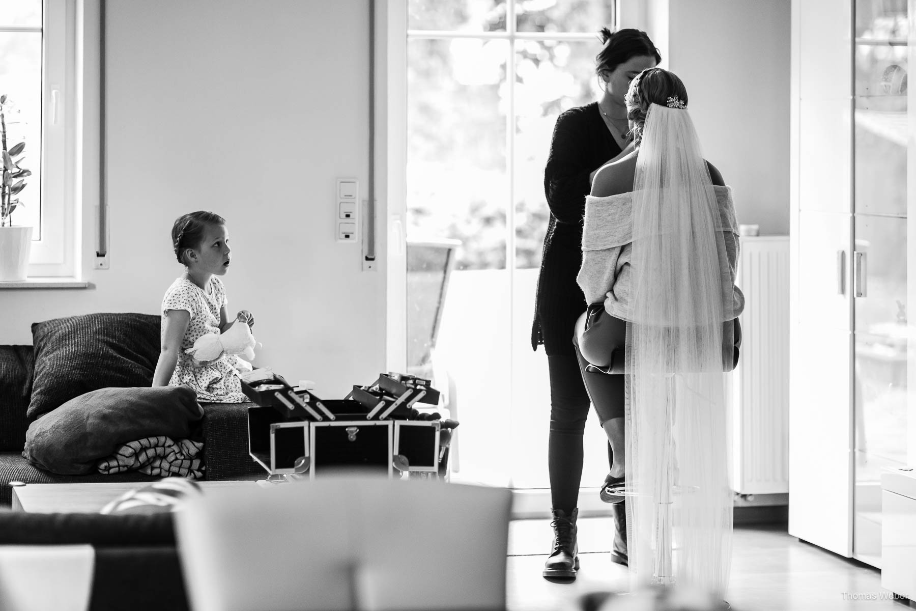 Vorbereitungen und Ankleide der Braut in Hatten, Hochzeitsfotograf Thomas Weber aus Oldenburg