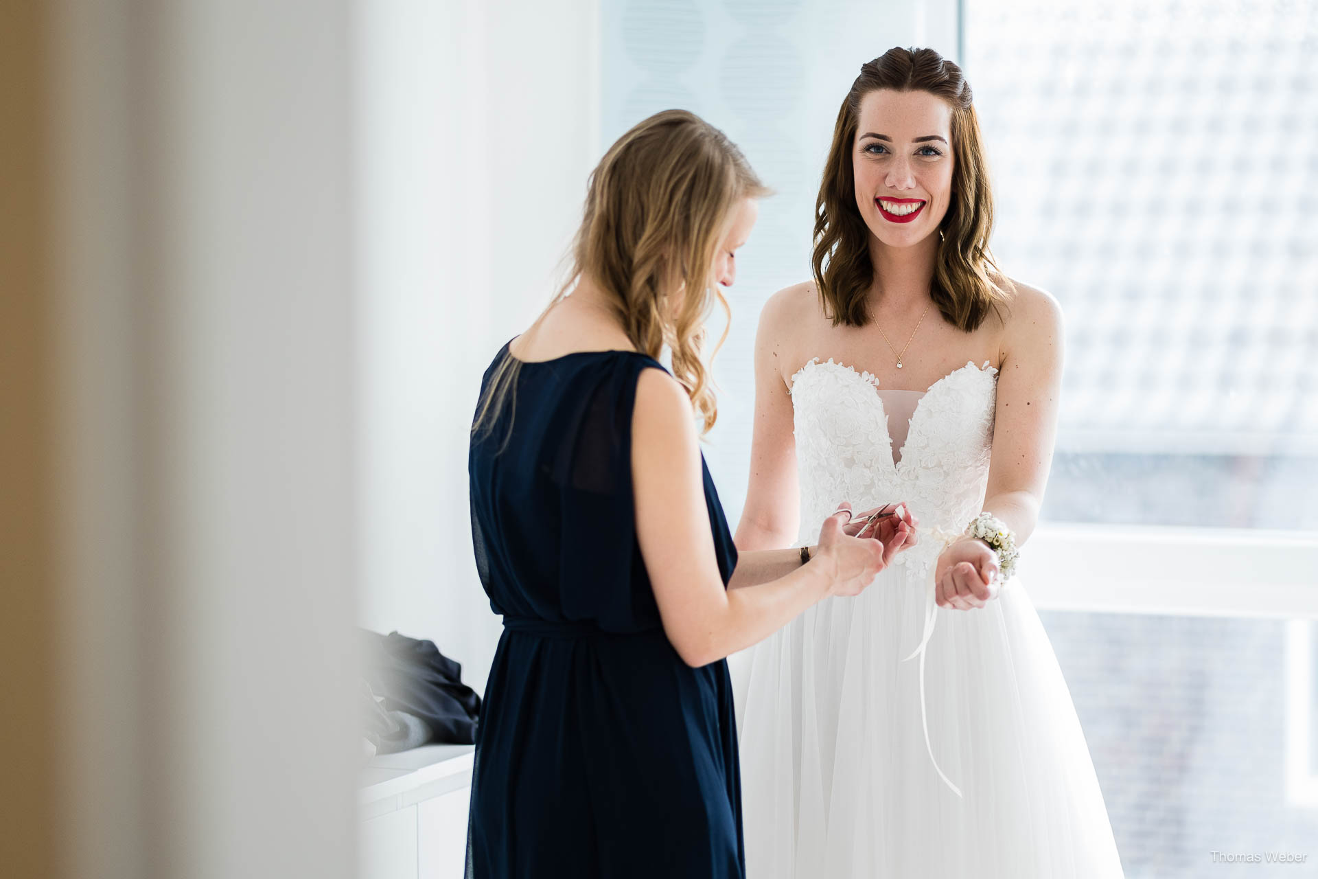 Ankleide der Braut am Hochzeitstag Ankleide der Braut am Hochzeitstag