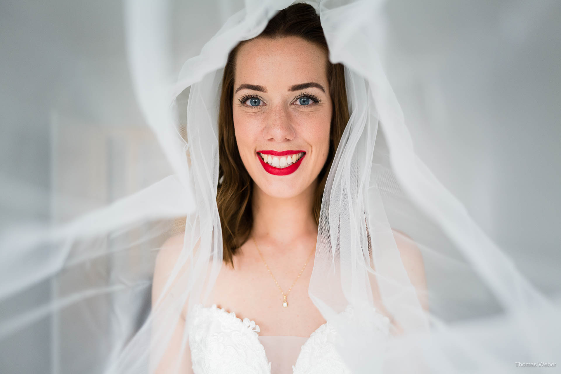 Ankleide der Braut am Hochzeitstag Ankleide der Braut am Hochzeitstag